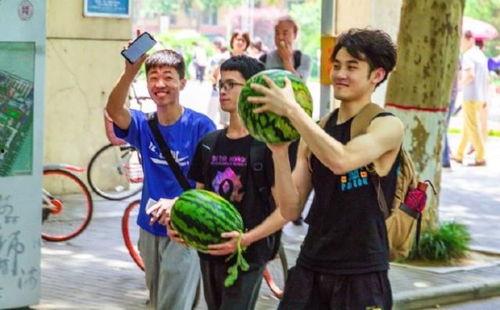 吃瓜博主学生,学生视角下的校园八卦大揭秘