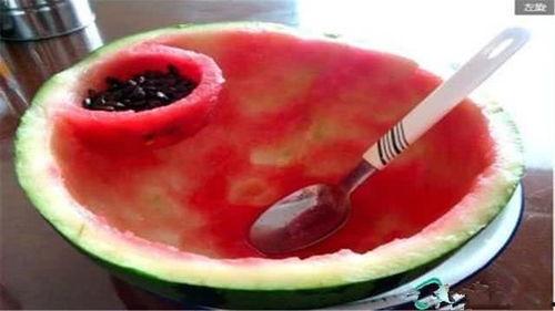 侍卫吃瓜姜梨,瓜姜梨的清凉之旅