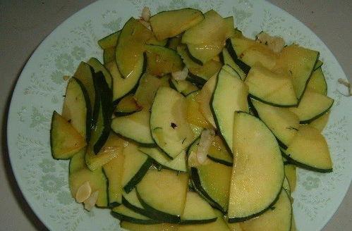 皮皮在农村吃瓜,皮皮农村吃瓜趣事多